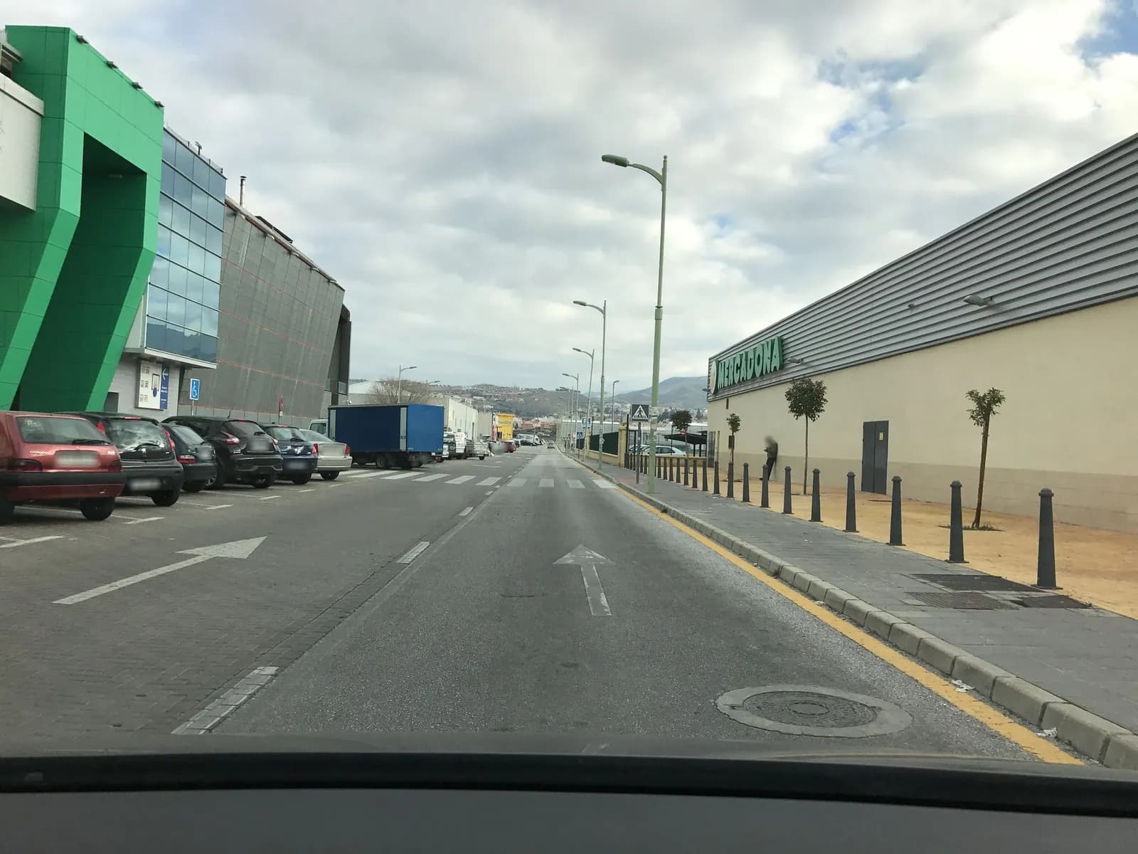Aparcamiento gratuito en Avenida de Gandhi en La Zubia (Granada)