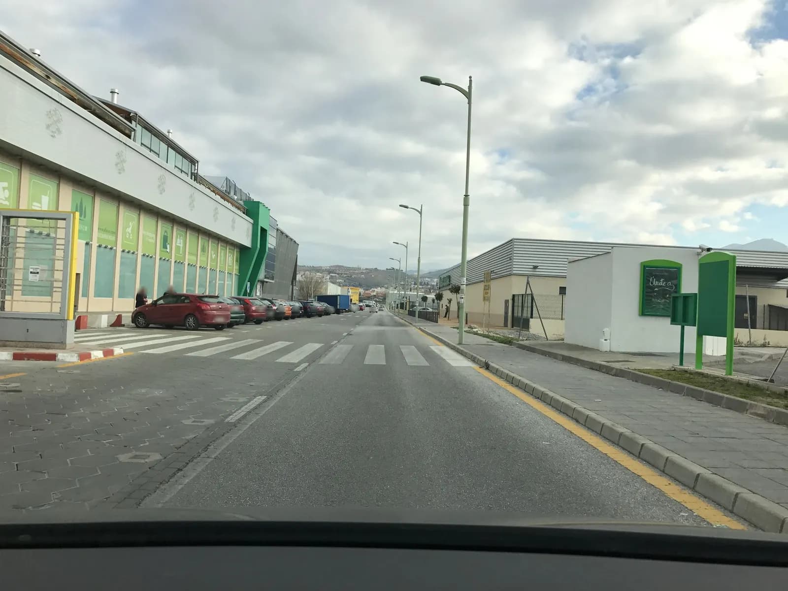 Aparcamiento gratuito en Avenida de Gandhi en Zubia (La) (Granada)
