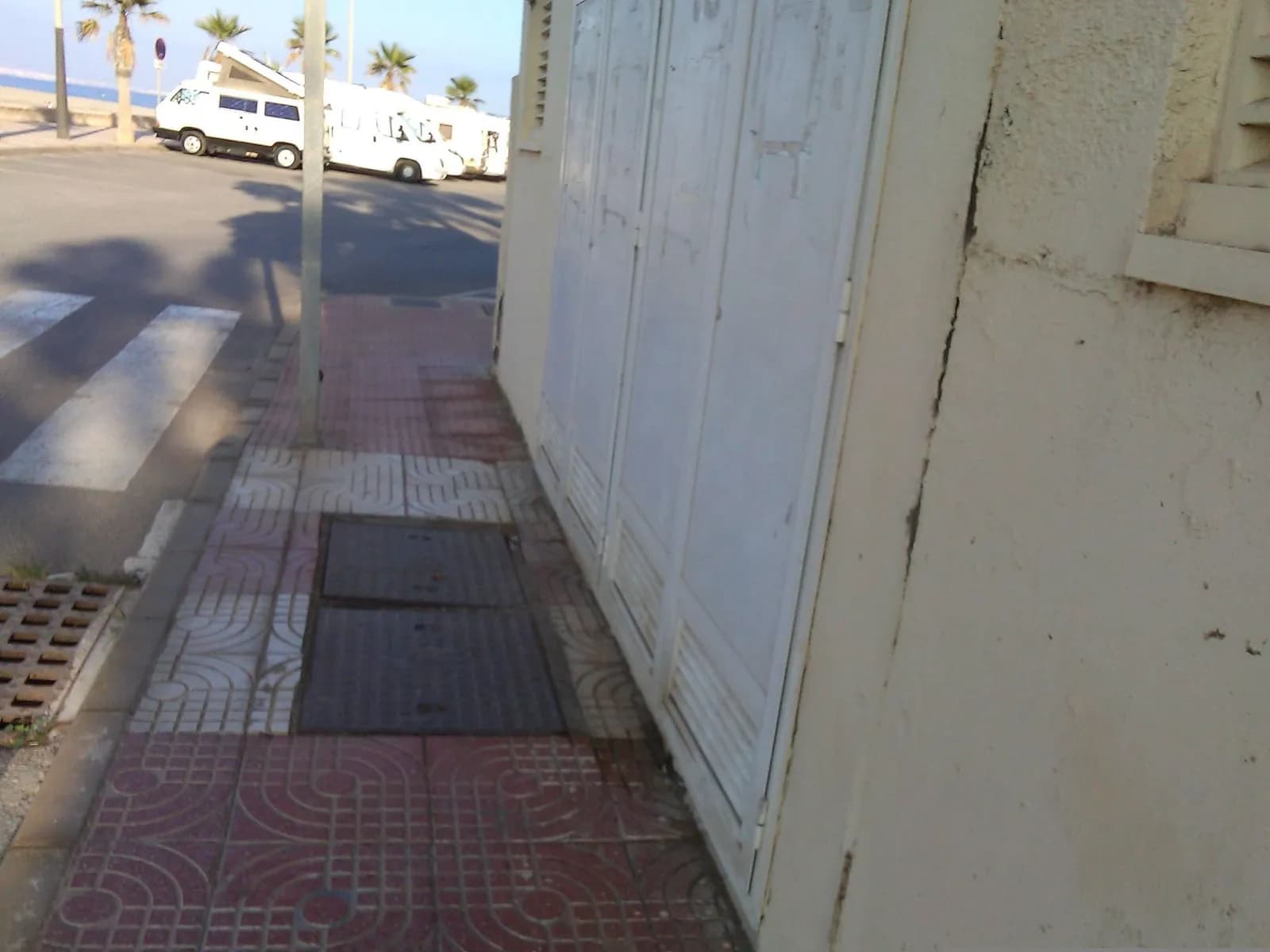 Aparcamiento gratuito en Avenida de la Aduana en Roquetas de Mar (Almería)