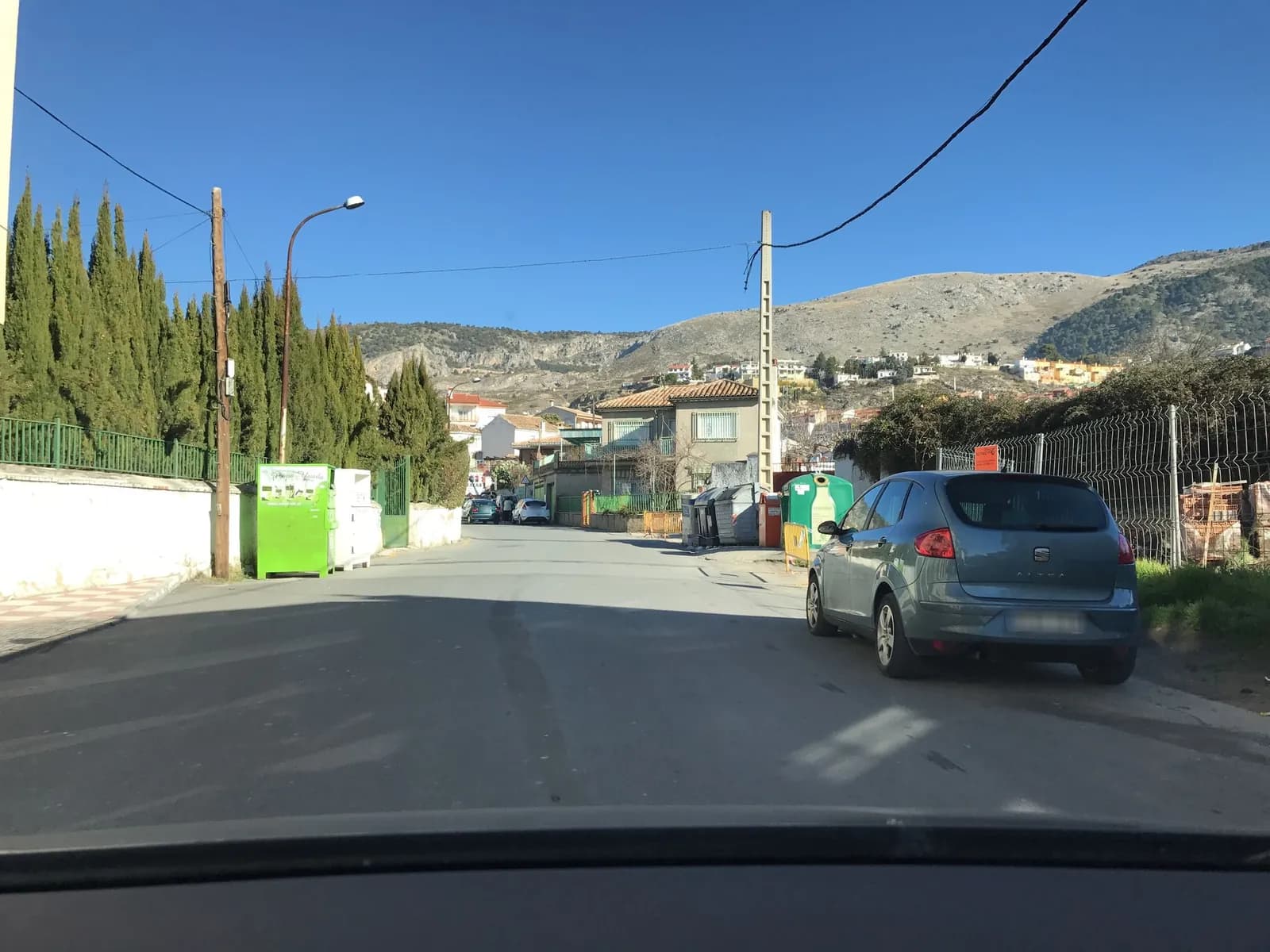 Aparcamiento gratuito en Avenida de la Alfaguara en Alfacar (Granada)