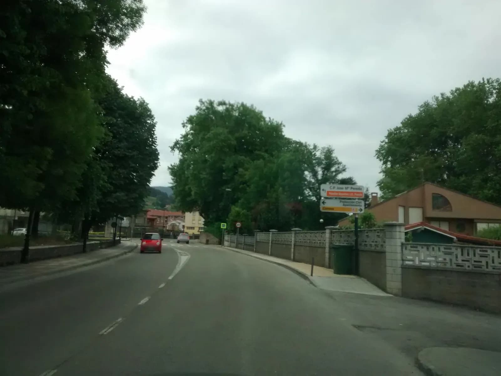 Aparcamiento gratuito en Avenida de la Industria en Corrales de Buelna (Los) (Cantabria)