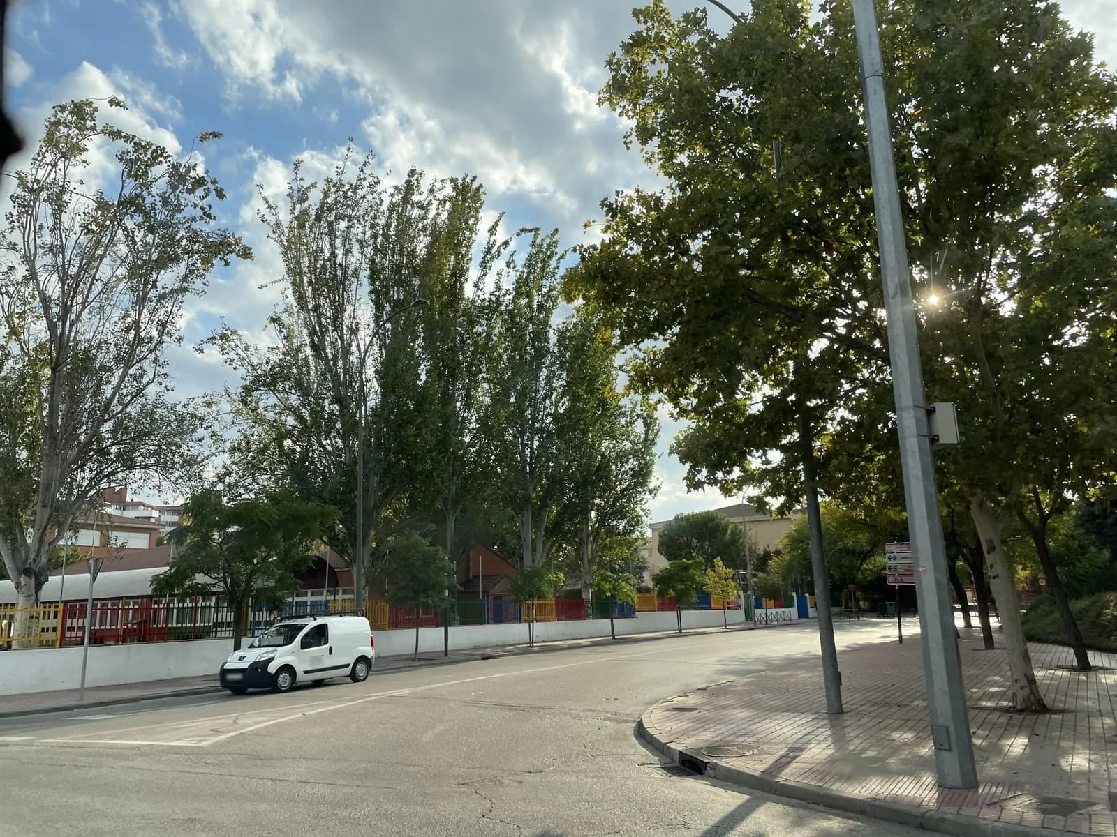 Aparcamiento gratuito en Avenida de la O.N.U. en Móstoles (Madrid)
