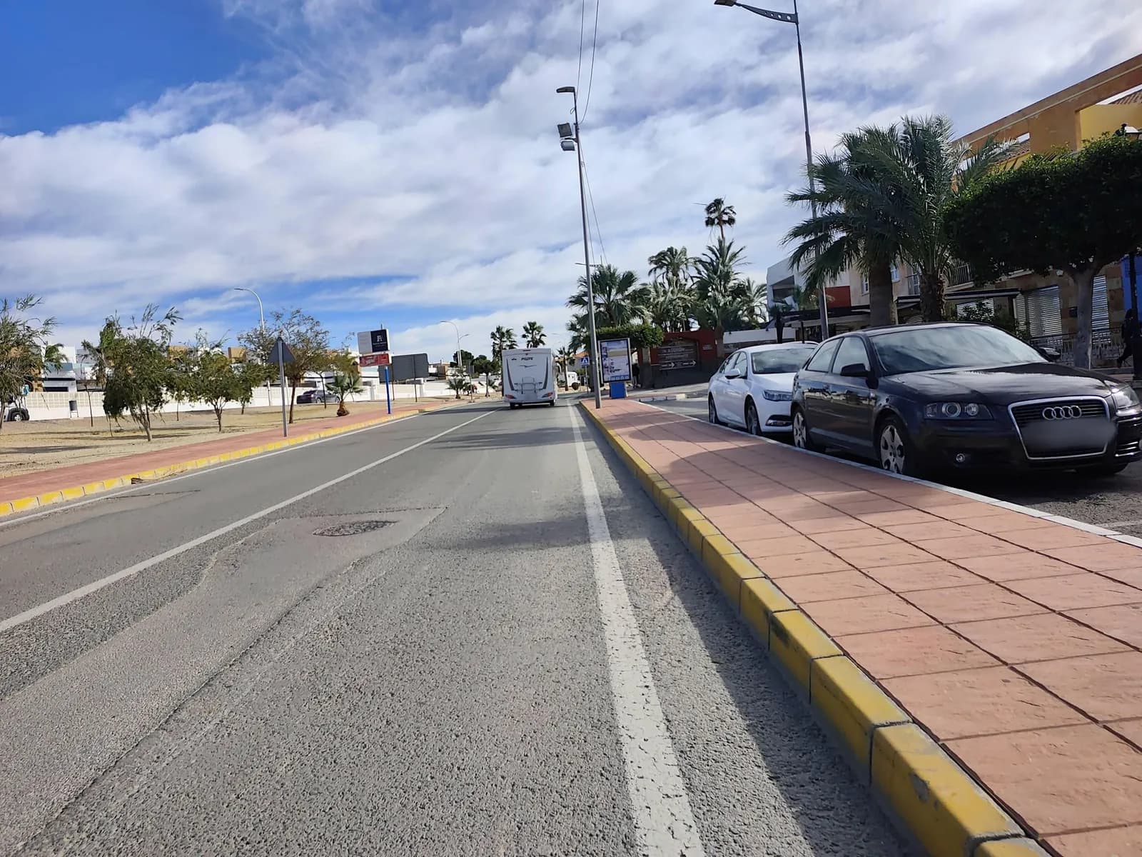 Aparcamiento gratuito en Avenida de la Puerta del Litoral Andaluz en Águilas (Murcia)