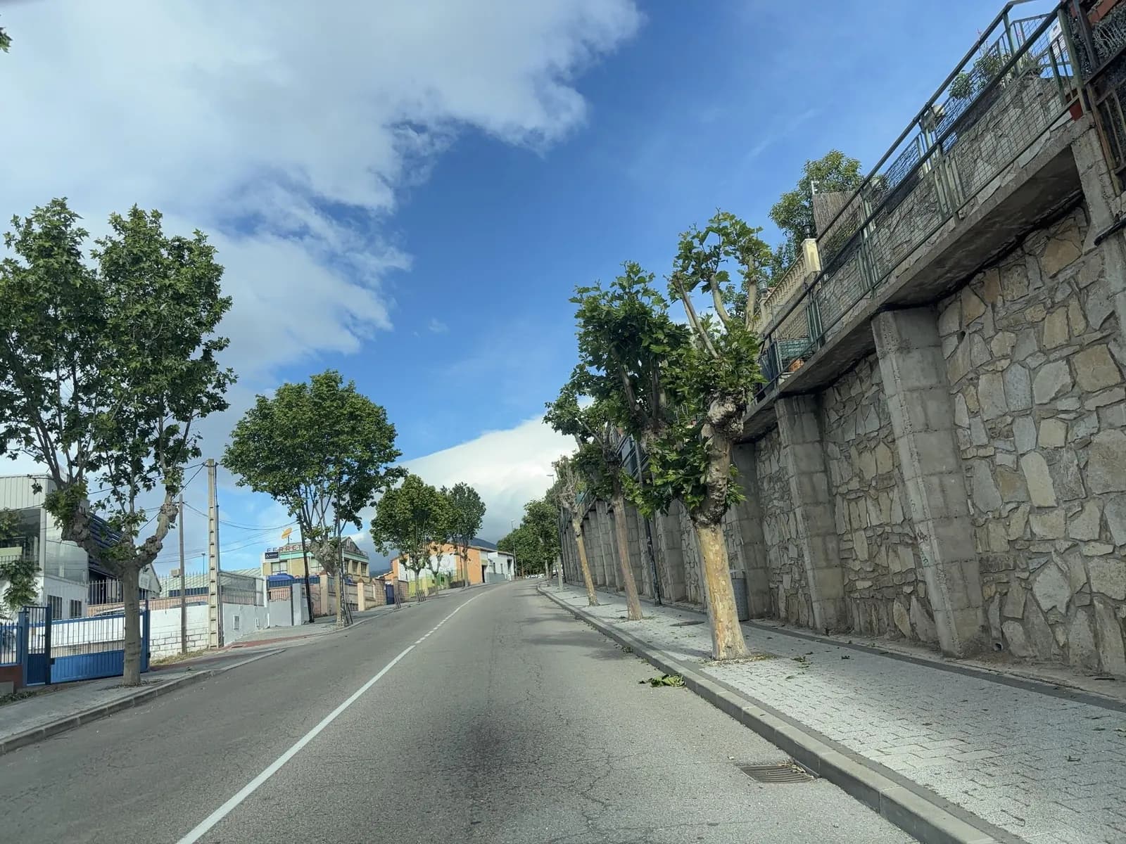 Aparcamiento gratuito en Avenida de Madrid en San Martín de Valdeiglesias (Madrid)