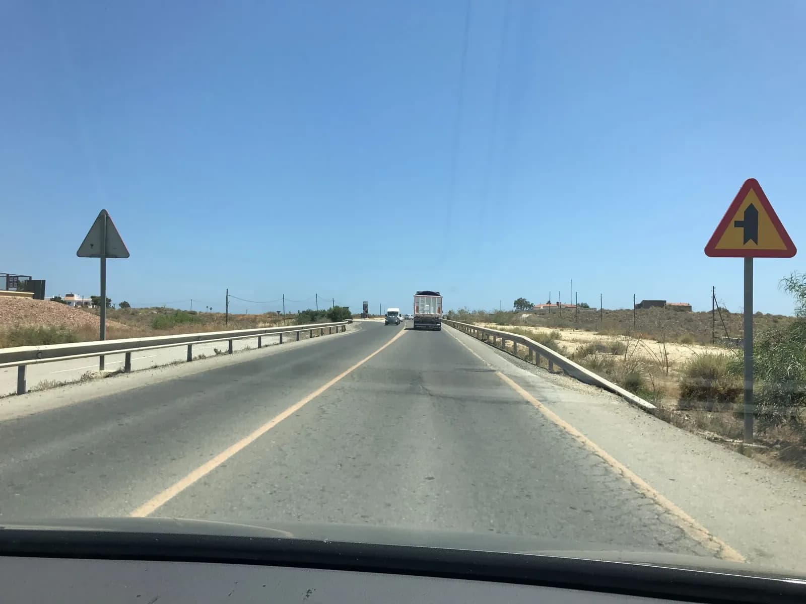 Aparcamiento gratuito en Avenida de Medina Azahara en Garrucha (Almería)