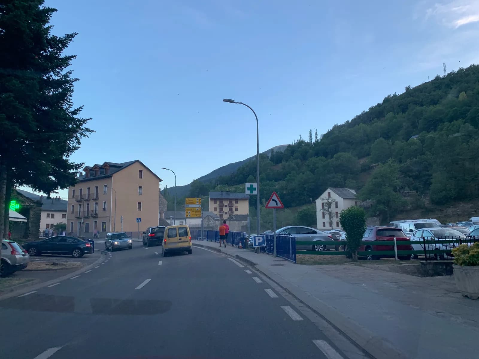 Aparcamiento gratuito en Avenida de Ordesa en Broto (Huesca)