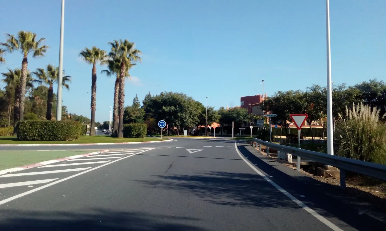 Aparcamiento gratuito en Avenida de Río Frío en Lepe (Huelva)