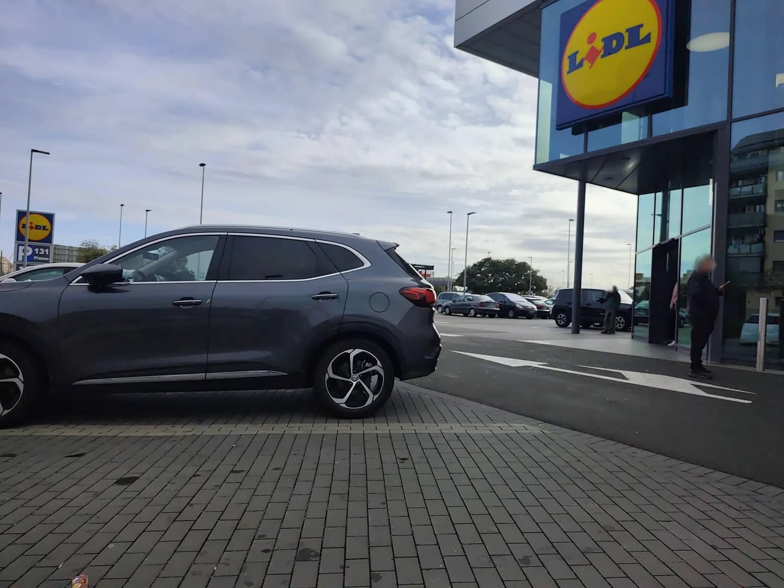 Aparcamiento gratuito en Avenida del Abogado Fausto Caruana en Canet d'En Berenguer (Valencia)