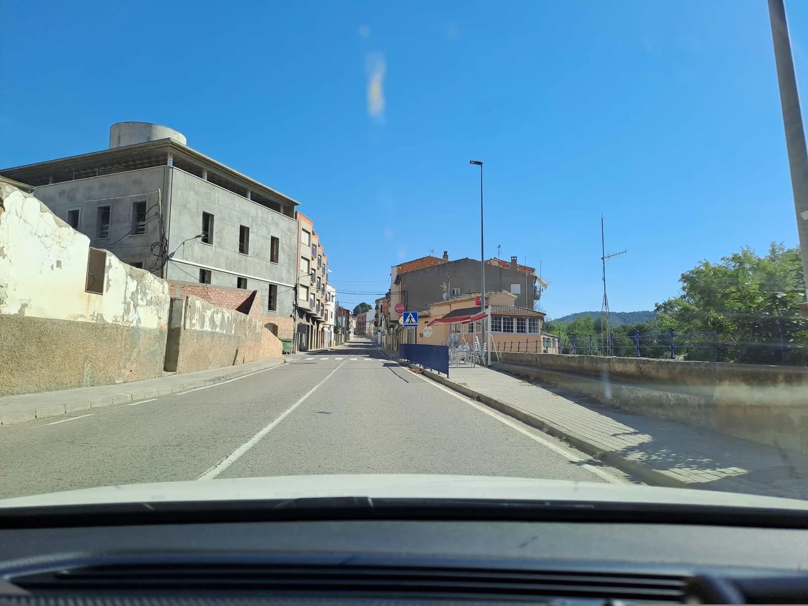 Aparcamiento gratuito en Avenida del Carmen en Híjar (Teruel)