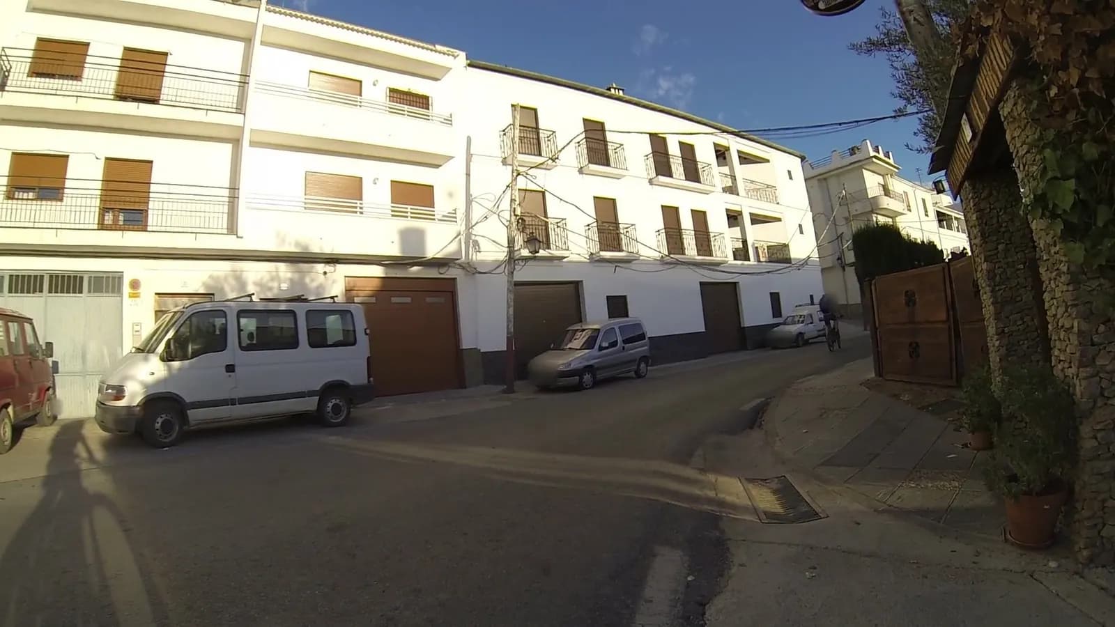 Aparcamiento gratuito en Avenida José Antonio Bravo en Alpujarra de la Sierra (Granada)