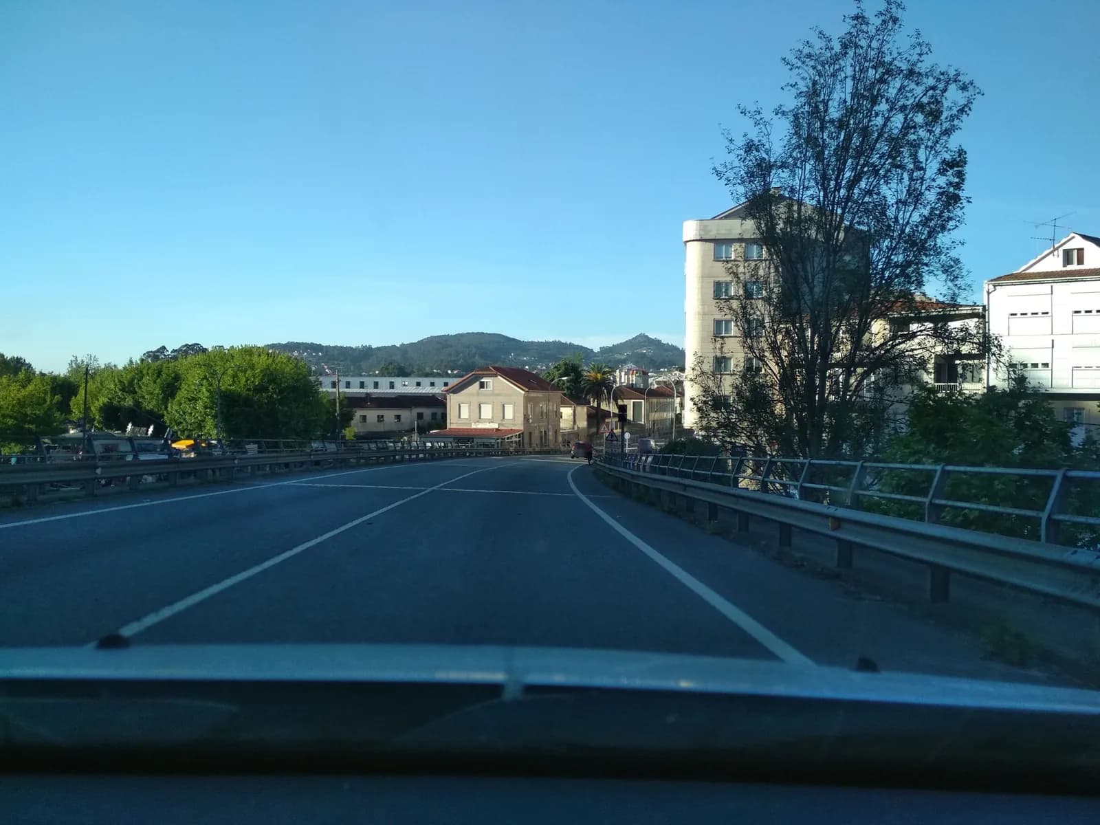 Aparcamiento gratuito en Avenida Mendiño en Redondela (Pontevedra)