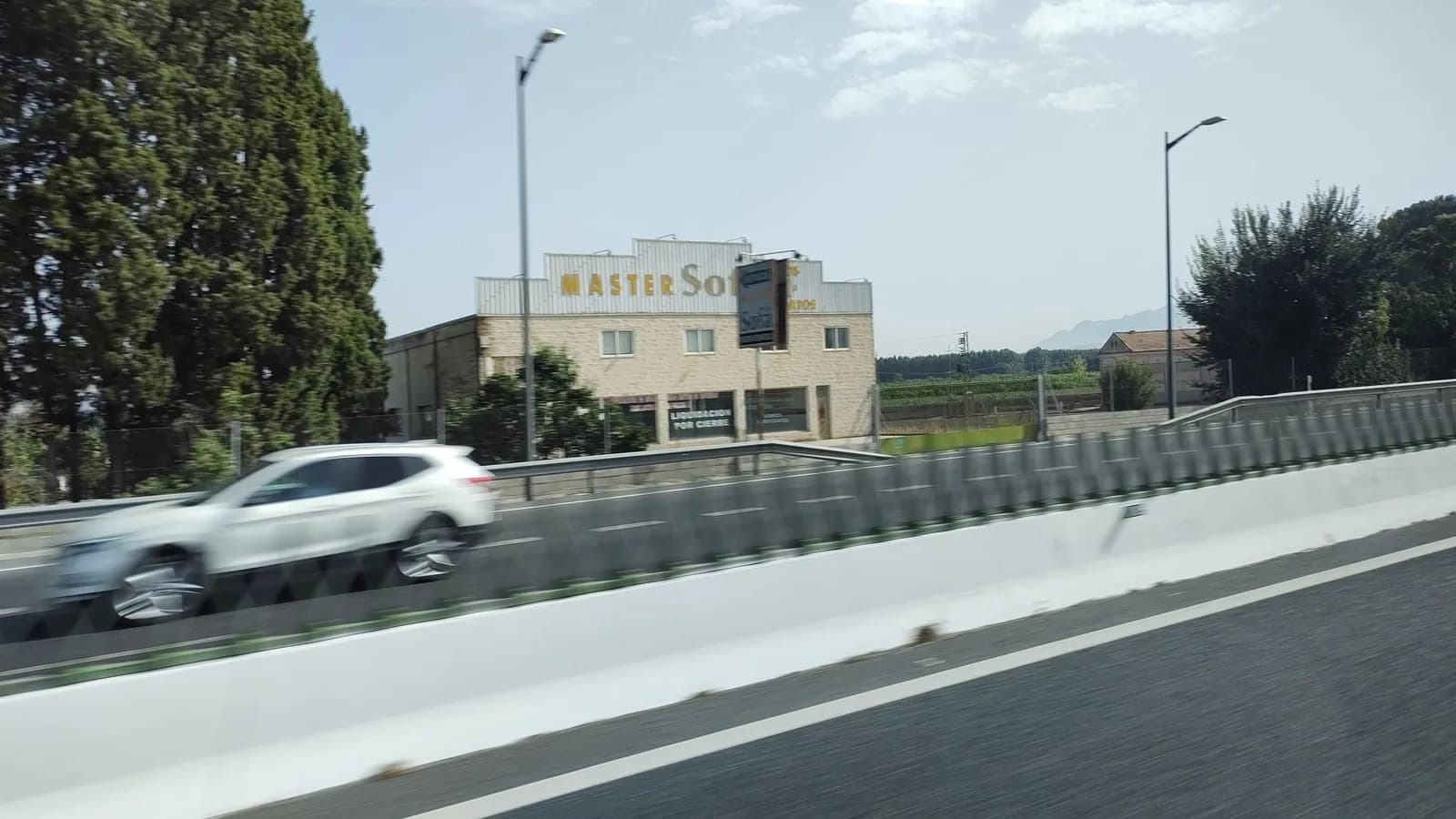 Aparcamiento gratuito en Avenida Palos de la Frontera en Santa Fe (Granada)
