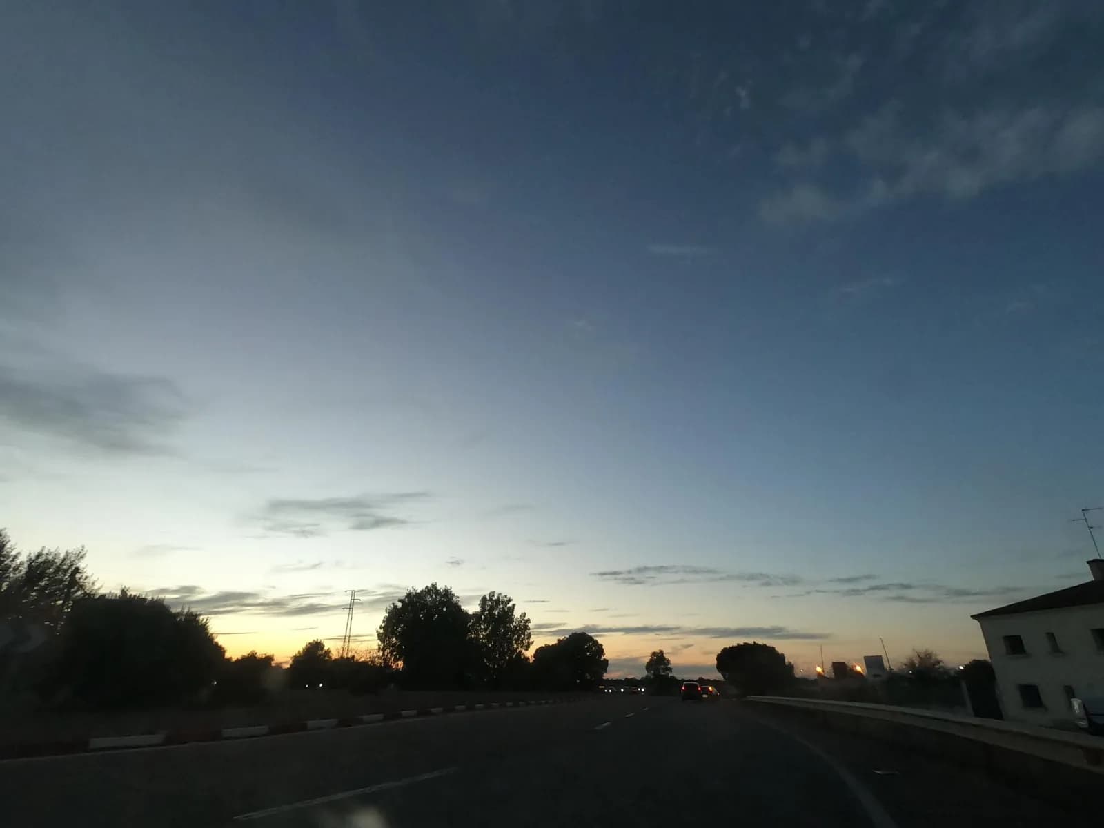 Aparcamiento gratuito en Avenida Reina Sofía en Mérida (Badajoz)