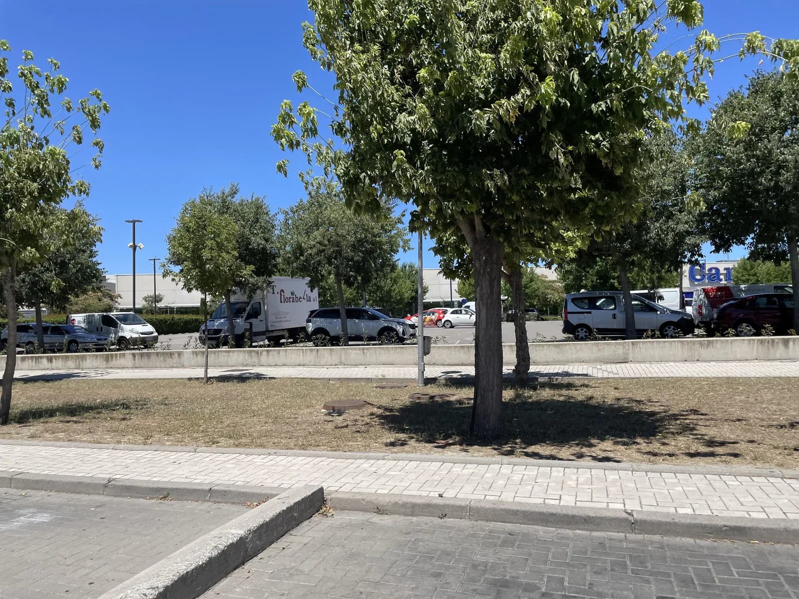 Parking gratuito para clientes en Pinto (Río Guadalquivir) en Pinto (Madrid)