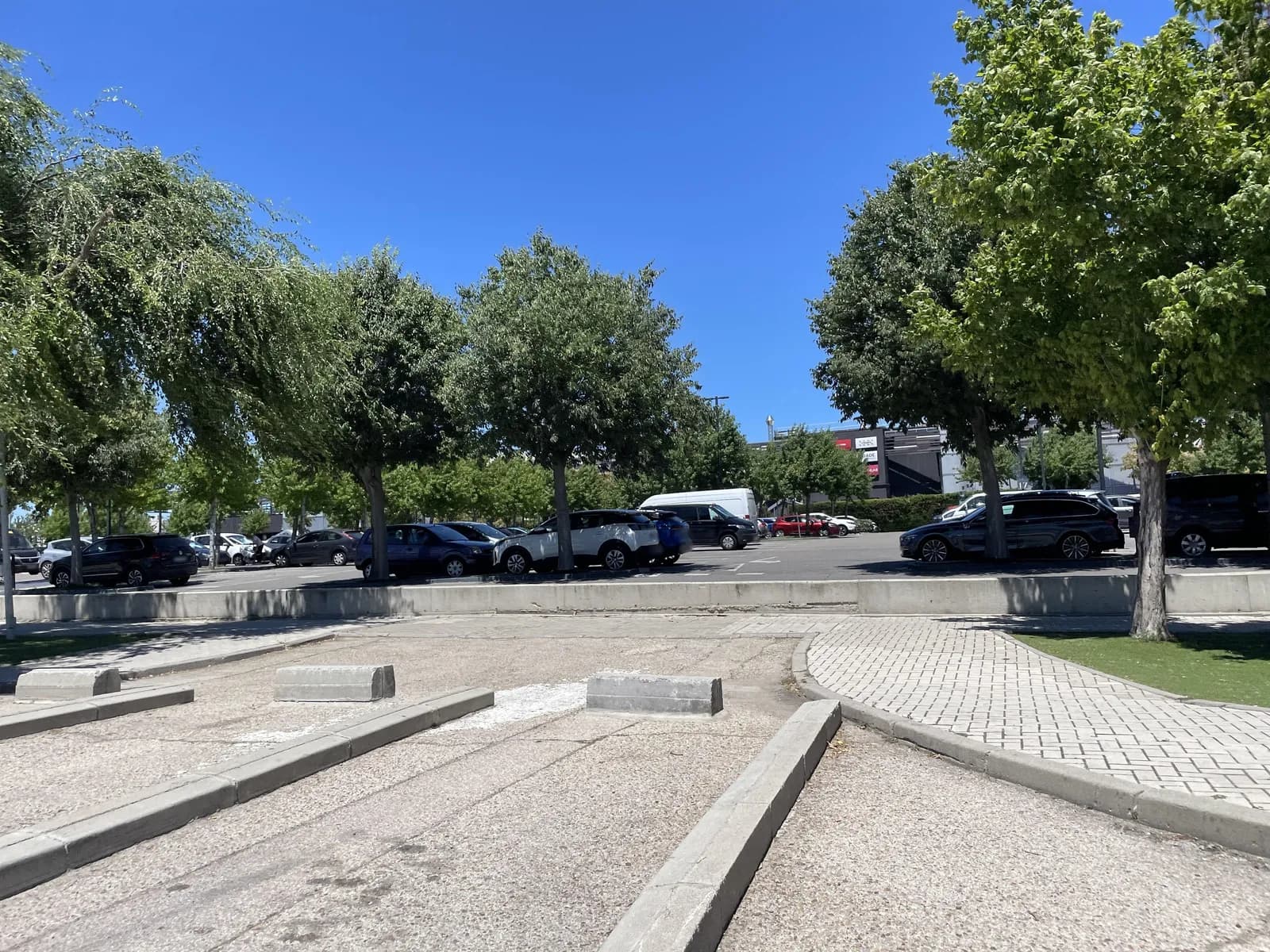 Parking gratuito para clientes en Pinto (Río Guadalquivir) en Pinto (Madrid)