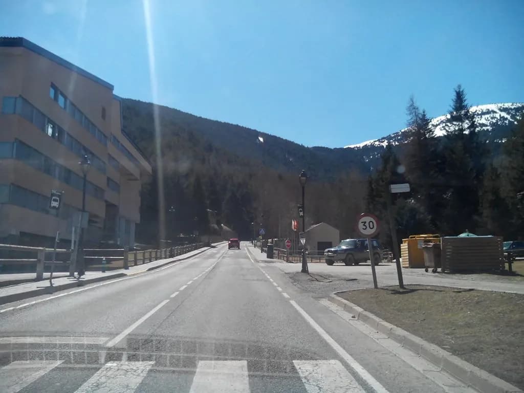 Aparcamiento gratuito en Avinguda d'Alp en Toses (Girona)