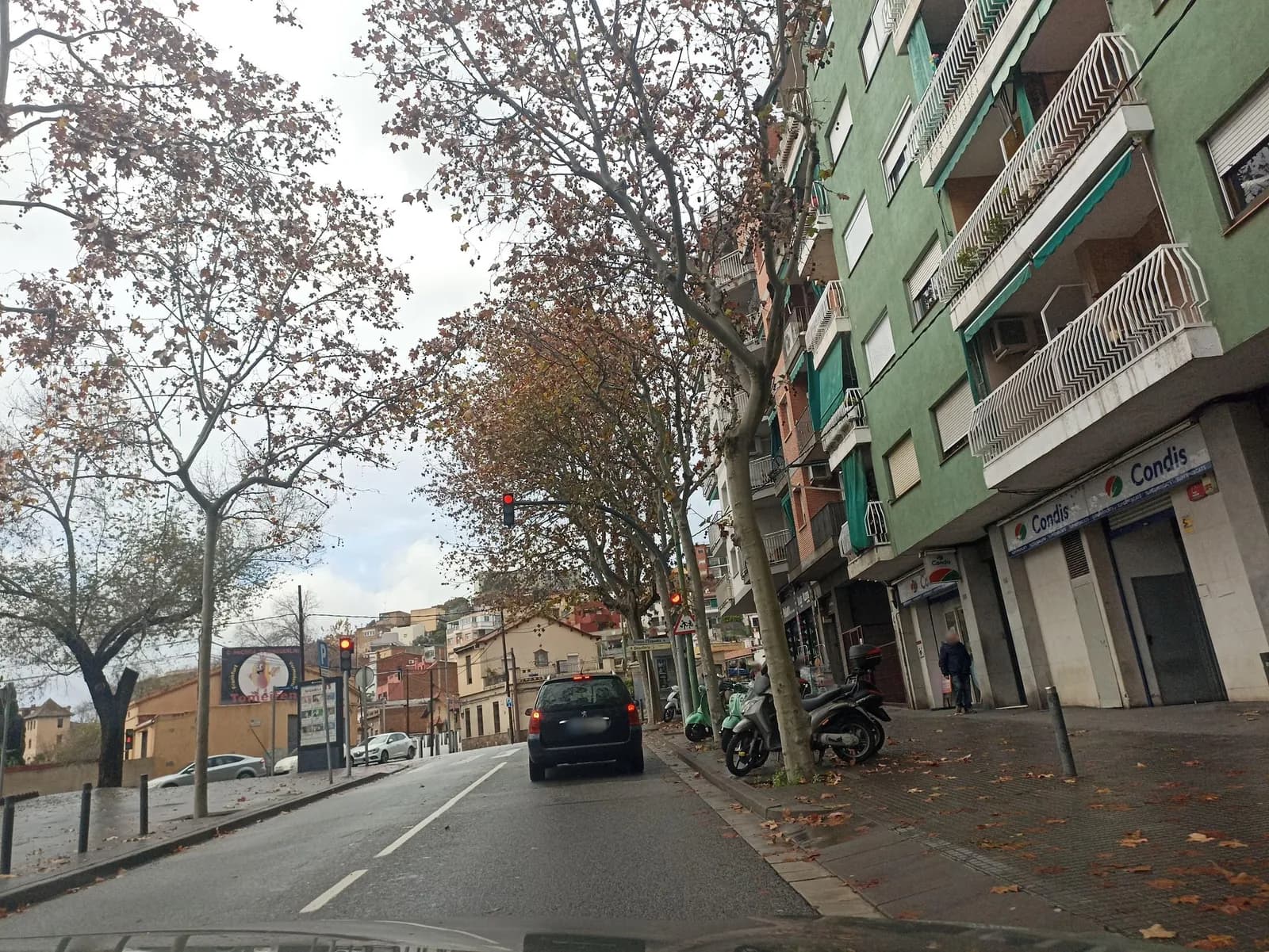 Aparcamiento gratuito en Avinguda d'Anselm de Riu en Santa Coloma de Gramenet (Barcelona)