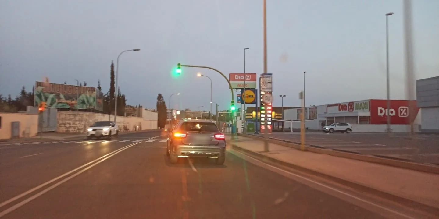 Aparcamiento gratuito en Avinguda d'Eduard Toldrà en Vilanova i la Geltrú (Barcelona)