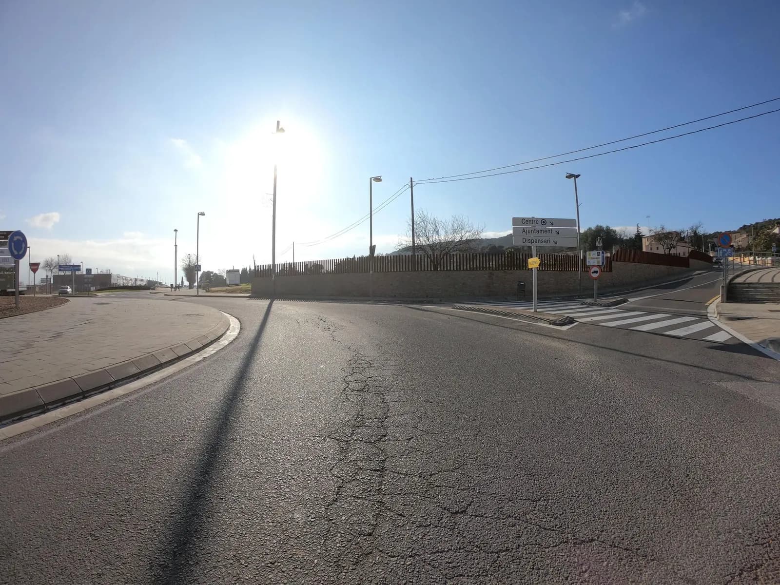 Aparcamiento gratuito en Avinguda de Catalunya en Mont-ras (Girona)