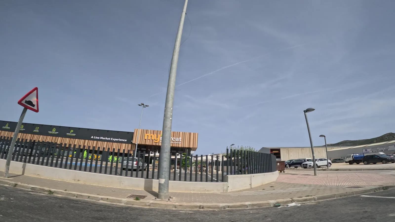 Aparcamiento gratuito en Avinguda de Joanot Martorell en Xaló (Alicante)