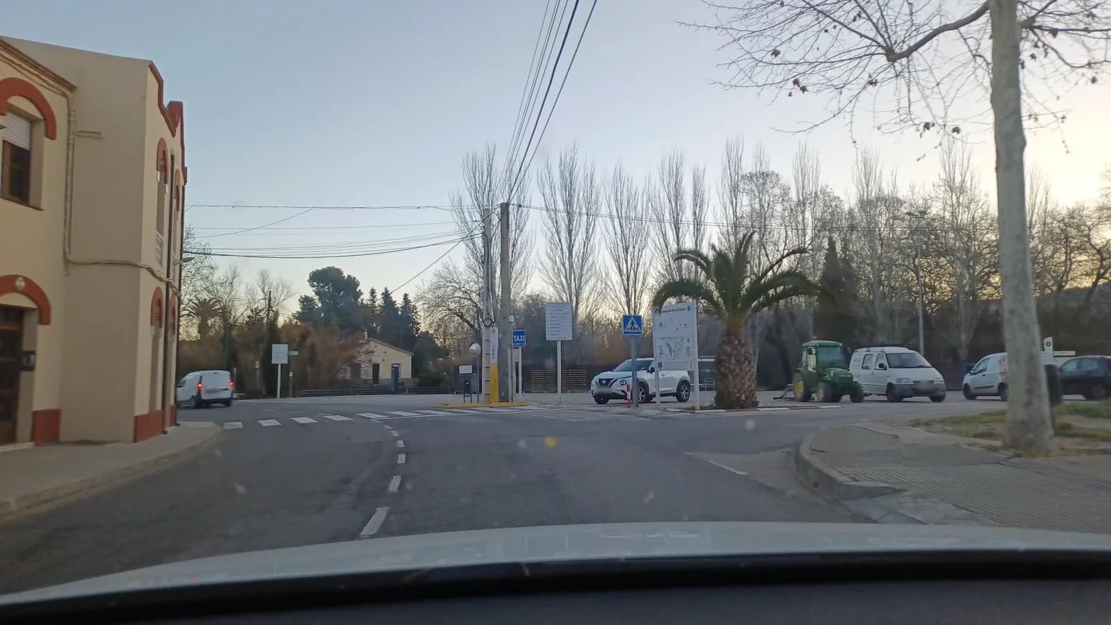 Aparcamiento gratuito en Avinguda de la Diputació en Pacs del Penedès (Barcelona)