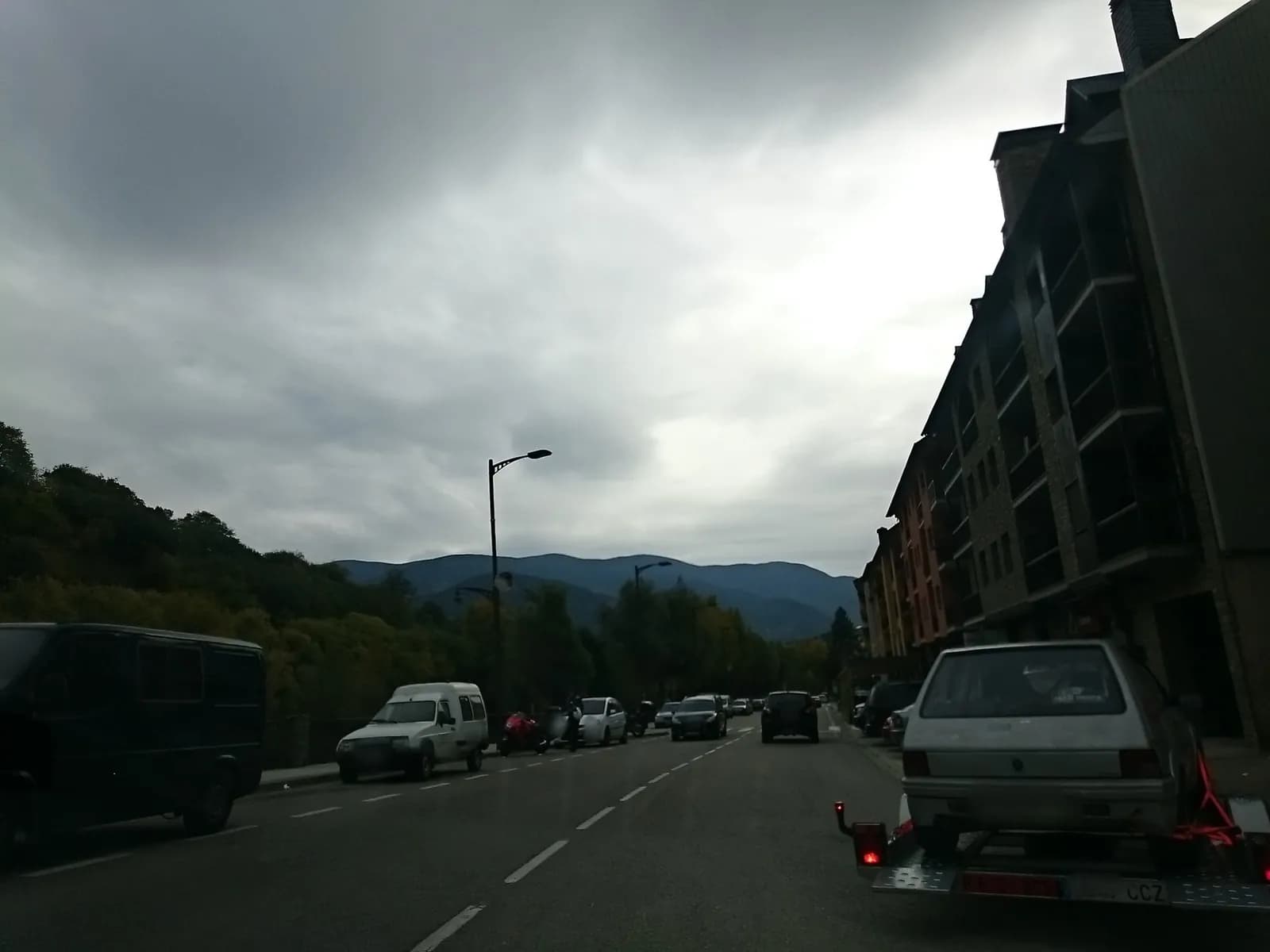 Aparcamiento gratuito en Avinguda de la Generalitat en Sort (Lleida)