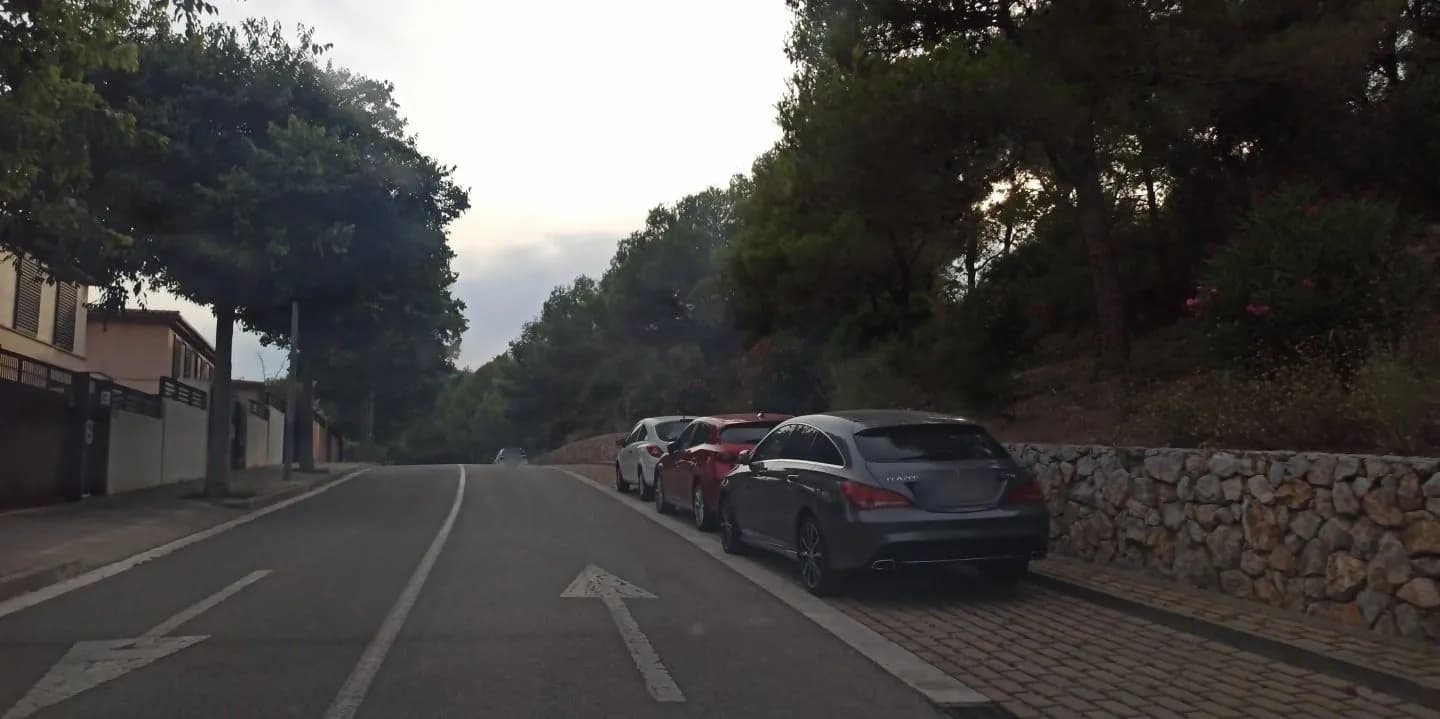 Aparcamiento gratuito en Avinguda de Manuel Girona en Castelldefels (Barcelona)