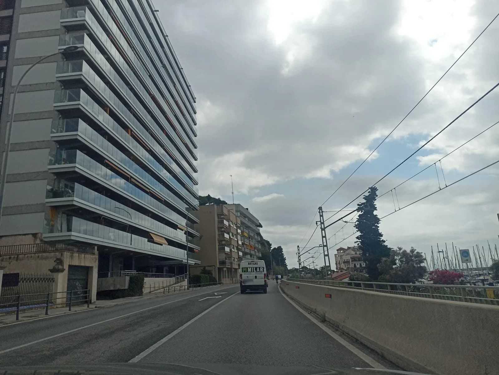 Aparcamiento gratuito en Avinguda de Pau Costa en Arenys de Mar (Barcelona)
