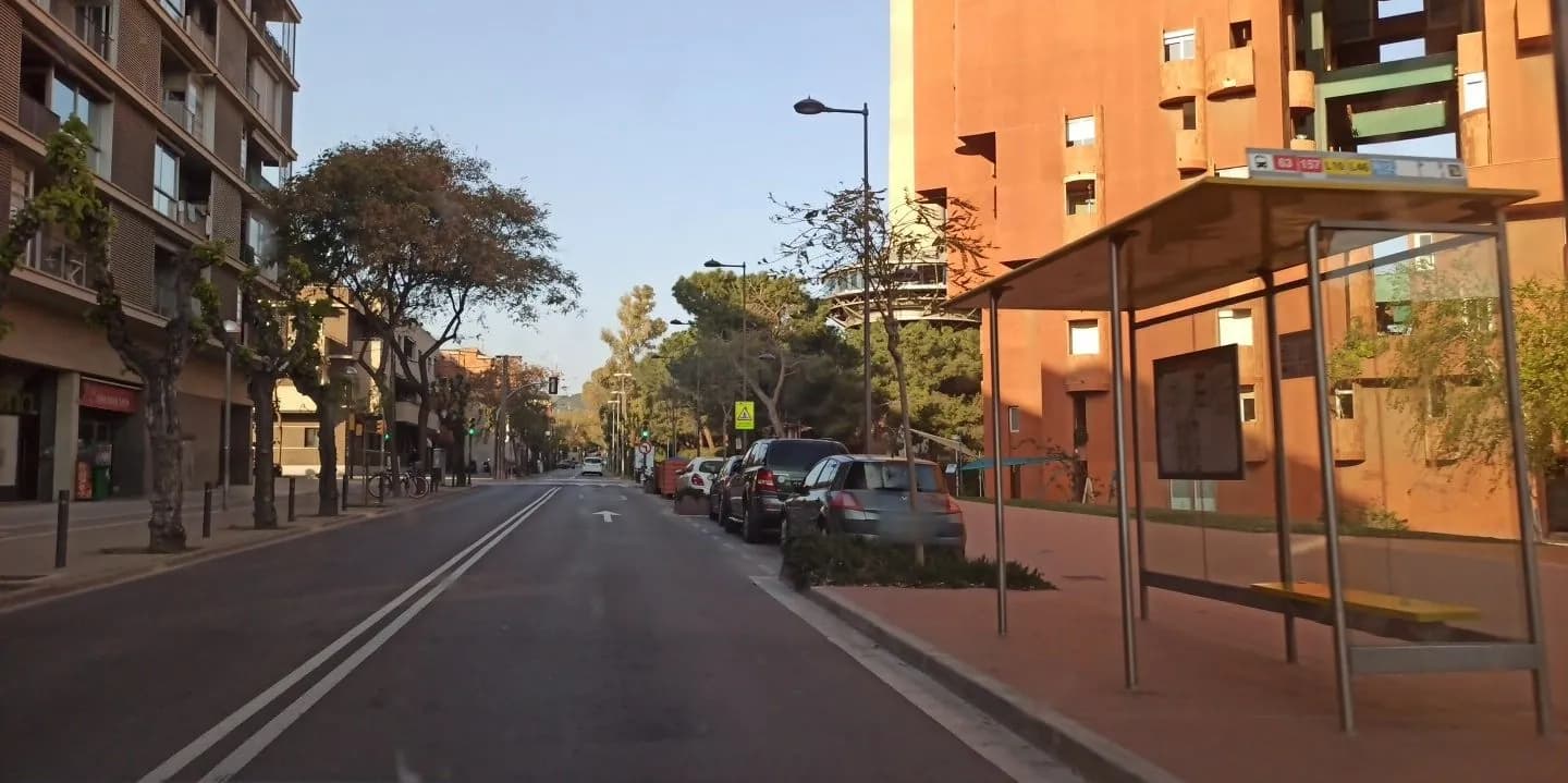 Aparcamiento gratuito en Avinguda del Camp Roig en Sant Just Desvern (Barcelona)