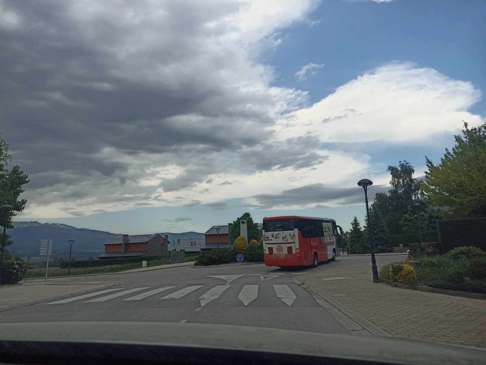Aparcamiento gratuito en Avinguda dels Pirineus en Alp (Girona)