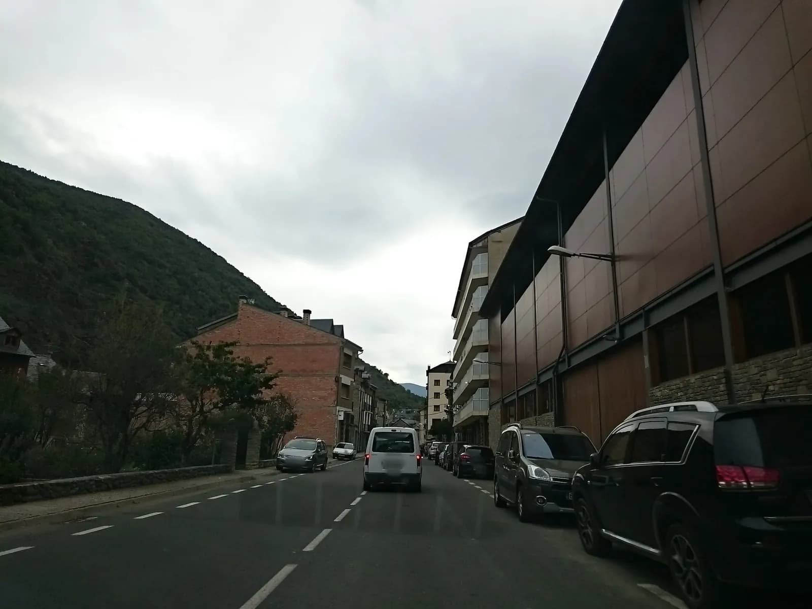 Aparcamiento gratuito en Avinguda Flora Cadena en Rialp (Lleida)