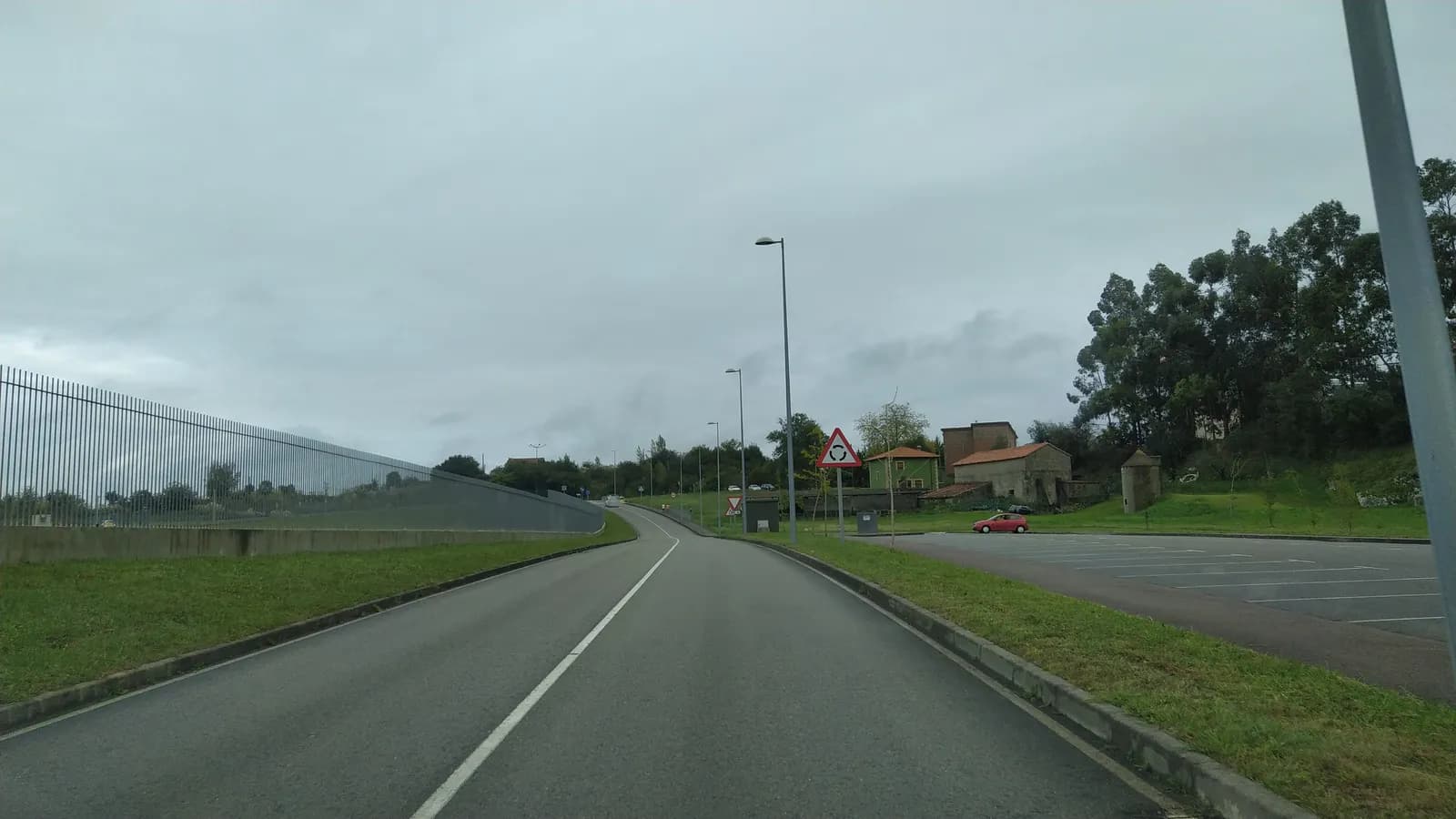 Aparcamiento gratuito en Barrio La Encina en Medio Cudeyo (Cantabria)