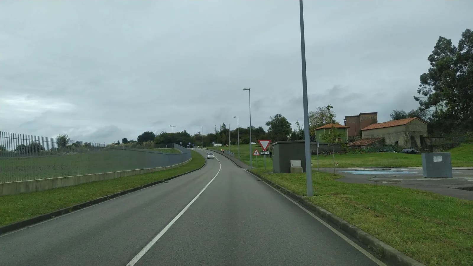 Aparcamiento gratuito en Barrio La Encina en Medio Cudeyo (Cantabria)
