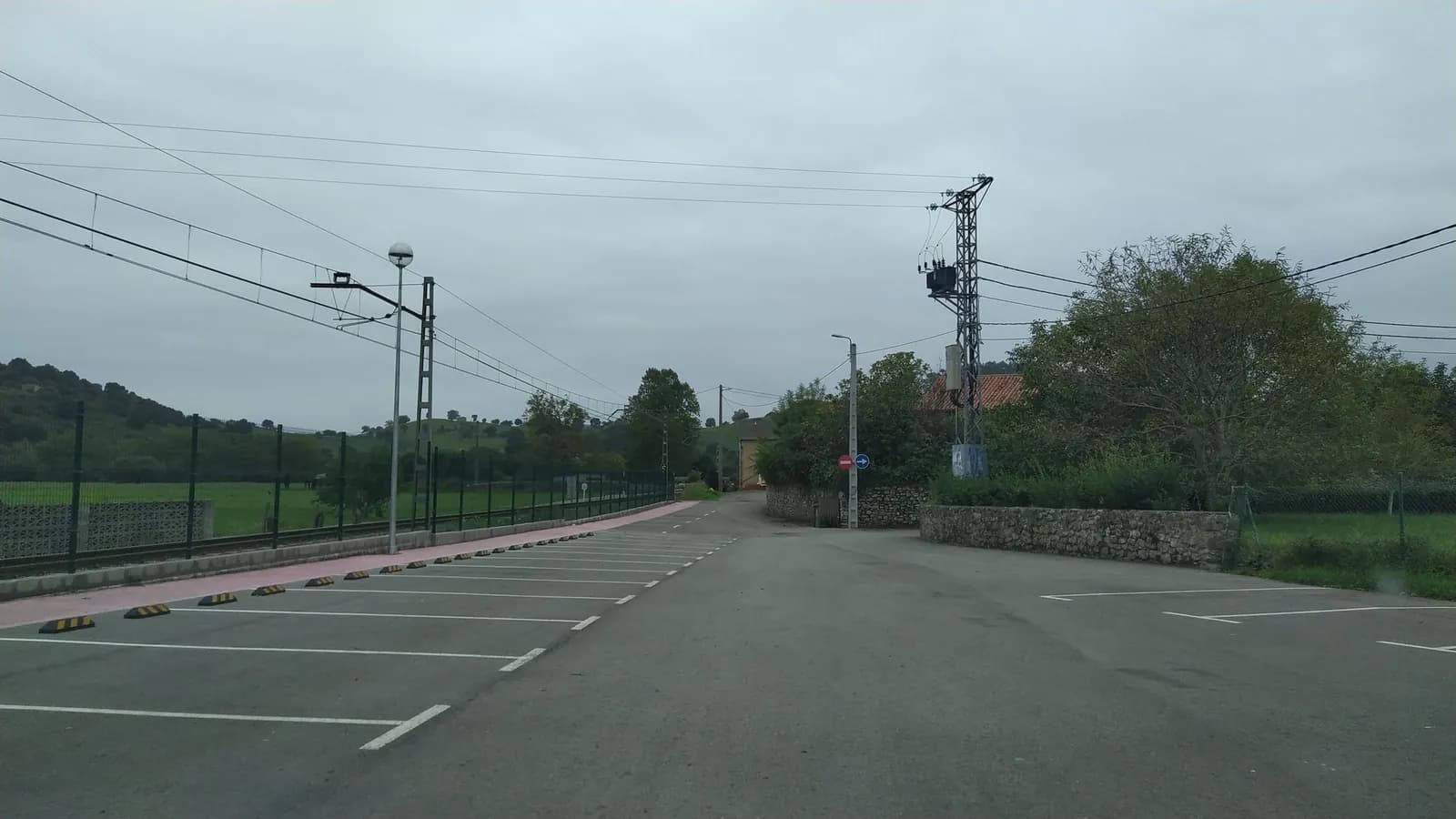Aparcamiento gratuito en Barrio La Estación en Medio Cudeyo (Cantabria)
