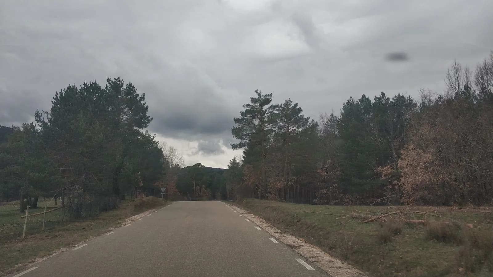 Aparcamiento gratuito en BU-P-8228 en Regumiel de la Sierra (Burgos)