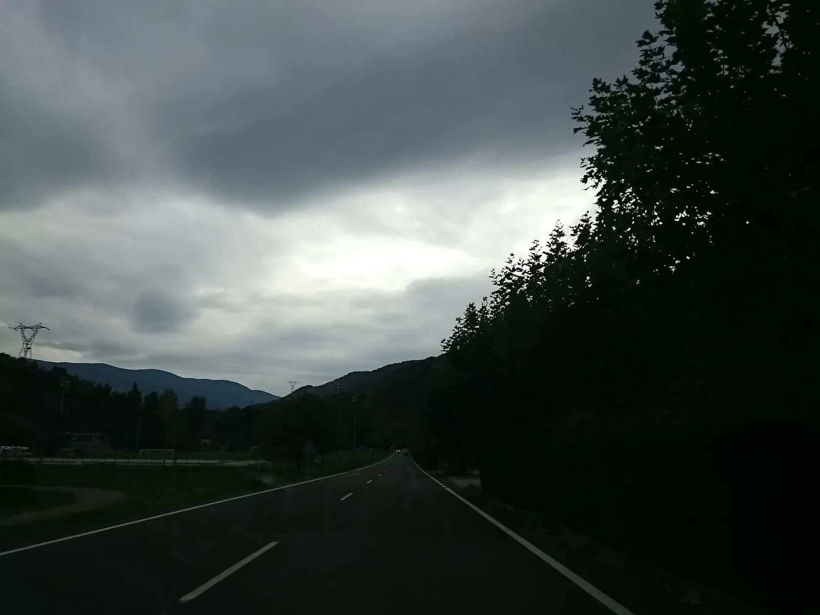 Aparcamiento gratuito en C-13 Eix del Pallars en Rialp (Lleida)