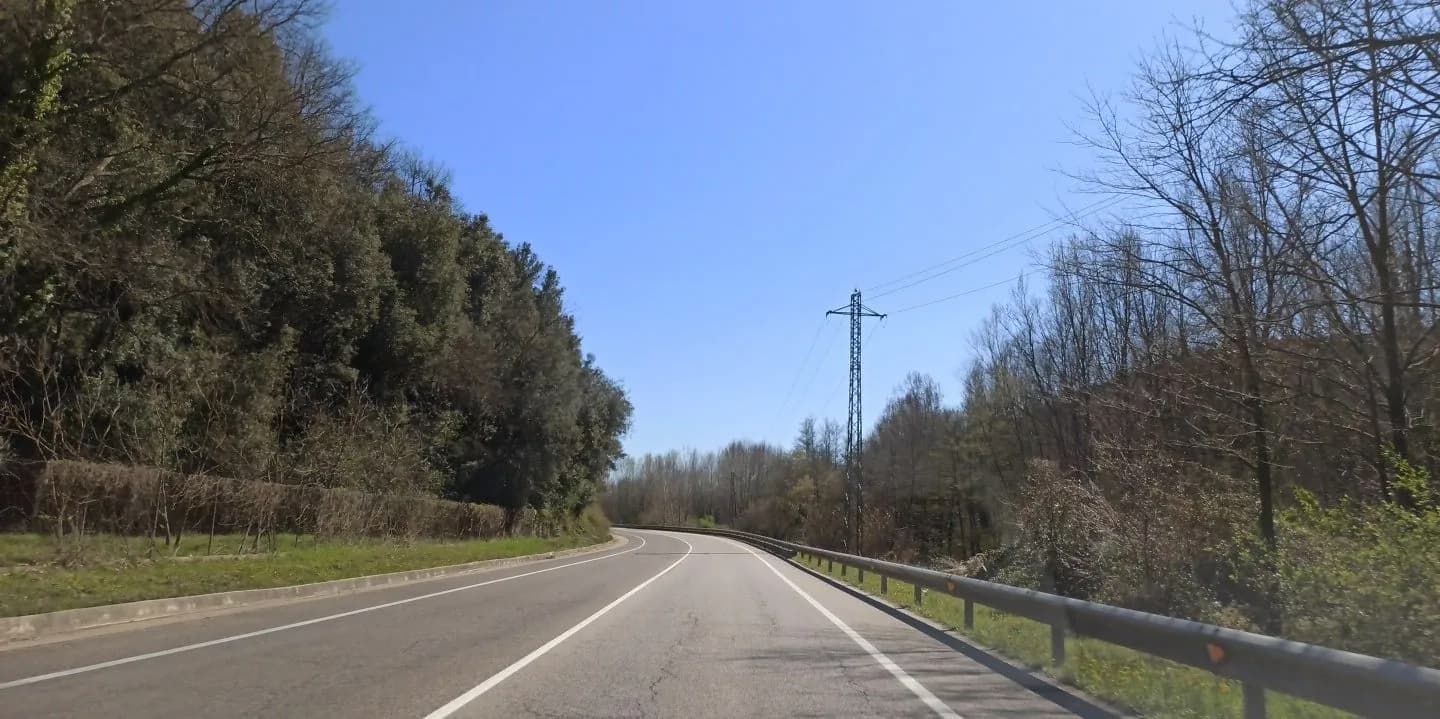 Aparcamiento gratuito en C-63 eje Olot - Lloret de Mar en Amer (Girona)