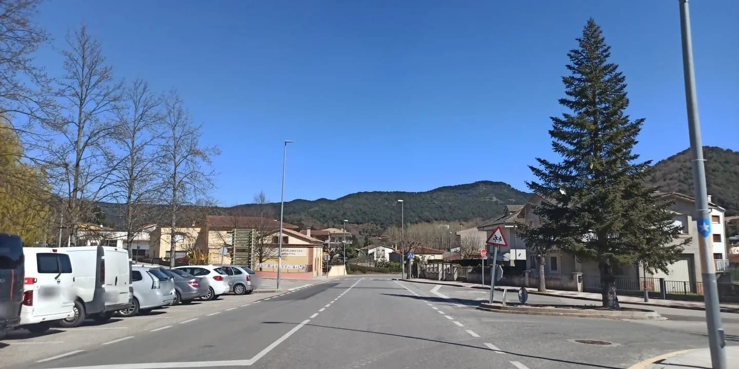 Aparcamiento gratuito en C-63 eje Olot - Lloret de Mar en Sant Feliu de Pallerols (Girona)