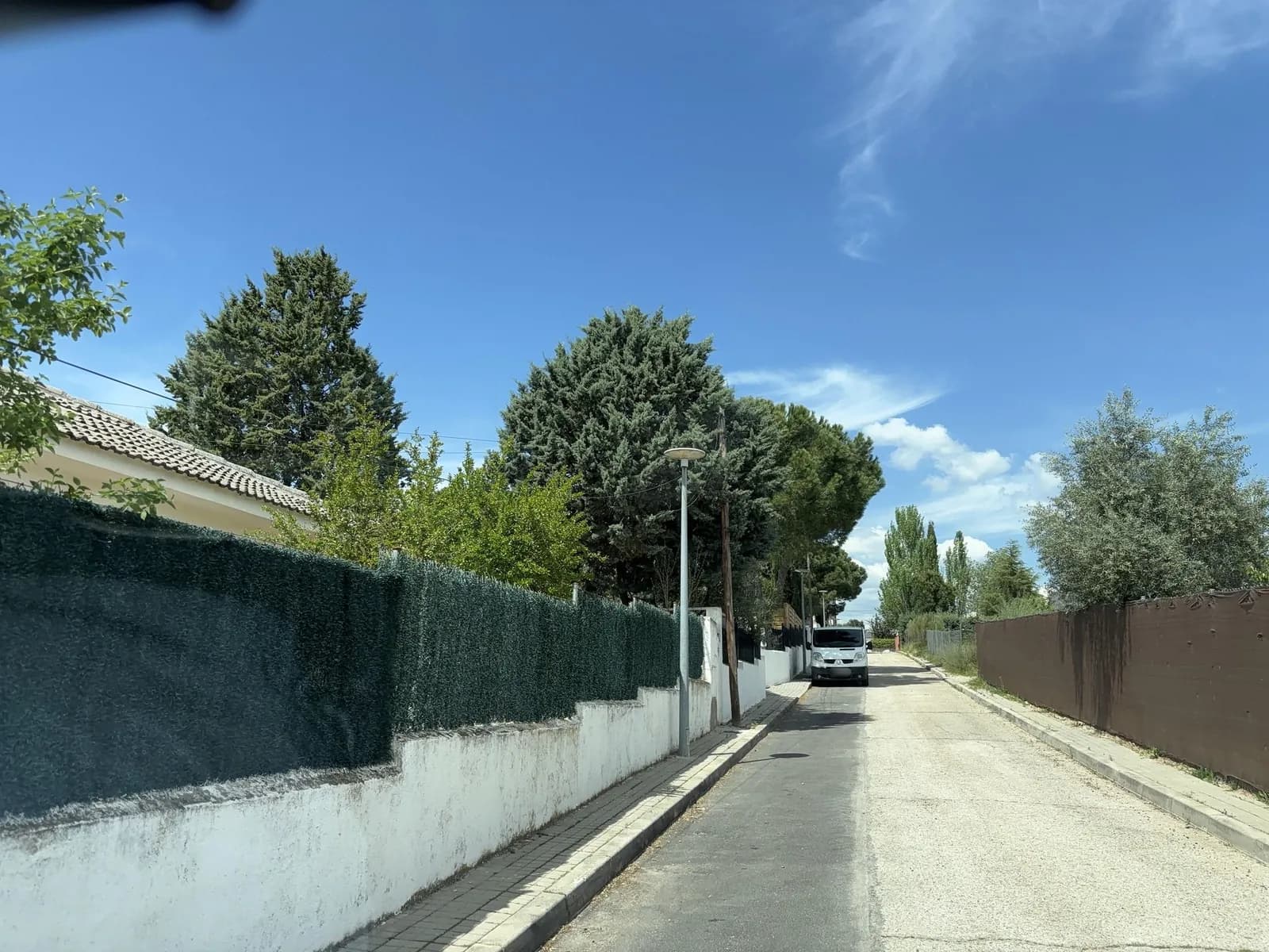 Aparcamiento gratuito en Calle Almendro en Quijorna (Madrid)