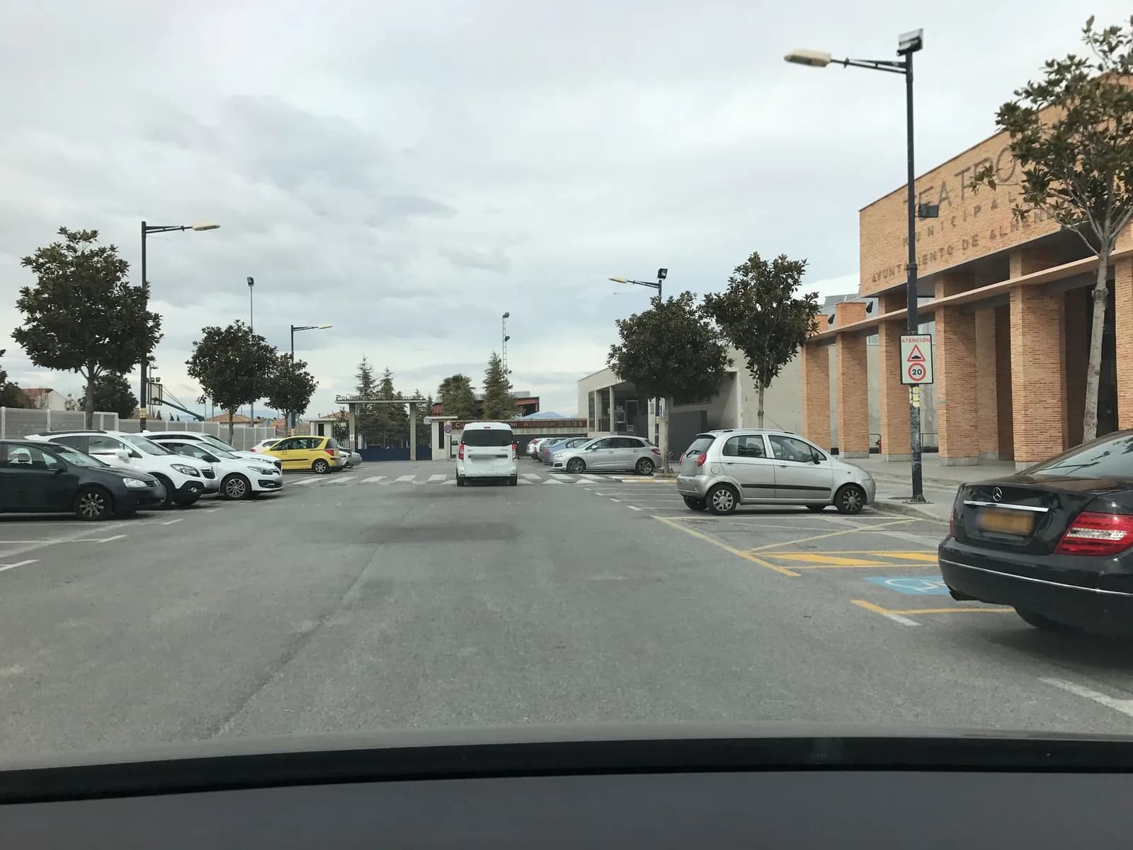 Aparcamiento gratuito en Calle Ángel Ganivet en Alhendín (Granada)