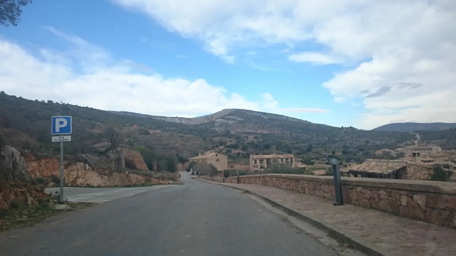 Aparcamiento gratuito en Calle Arrabal en Alquézar (Huesca)