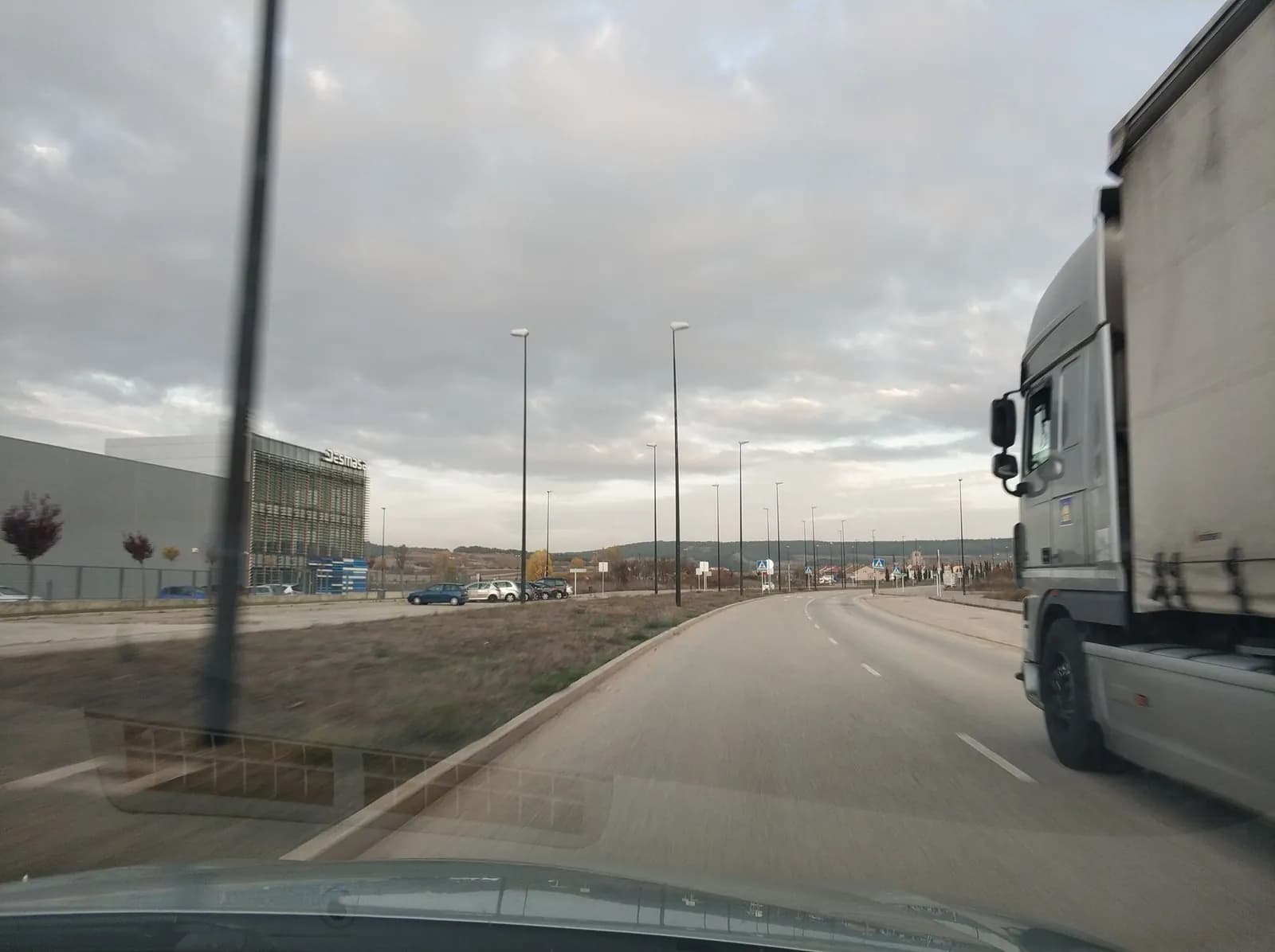 Aparcamiento gratuito en Calle Condado de Treviño en Alfoz de Quintanadueñas (Burgos)