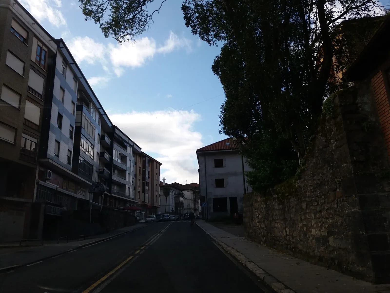 Aparcamiento gratuito en Calle de la Dama Roja en Ramales de la Victoria (Cantabria)