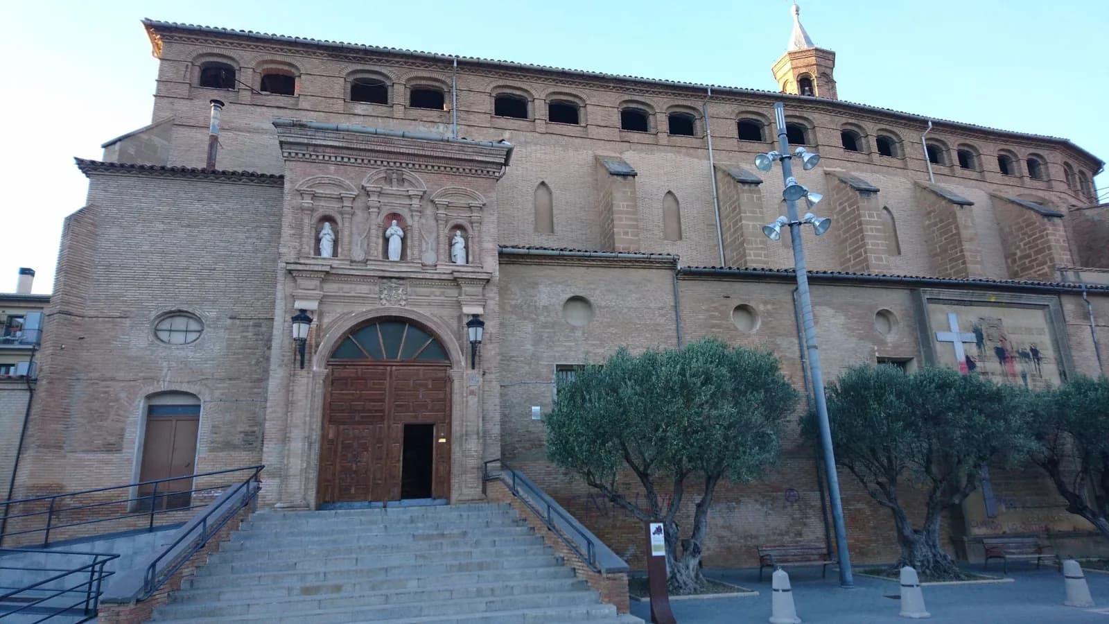 Aparcamiento gratuito en Calle de las Siervas de María en Barbastro (Huesca)