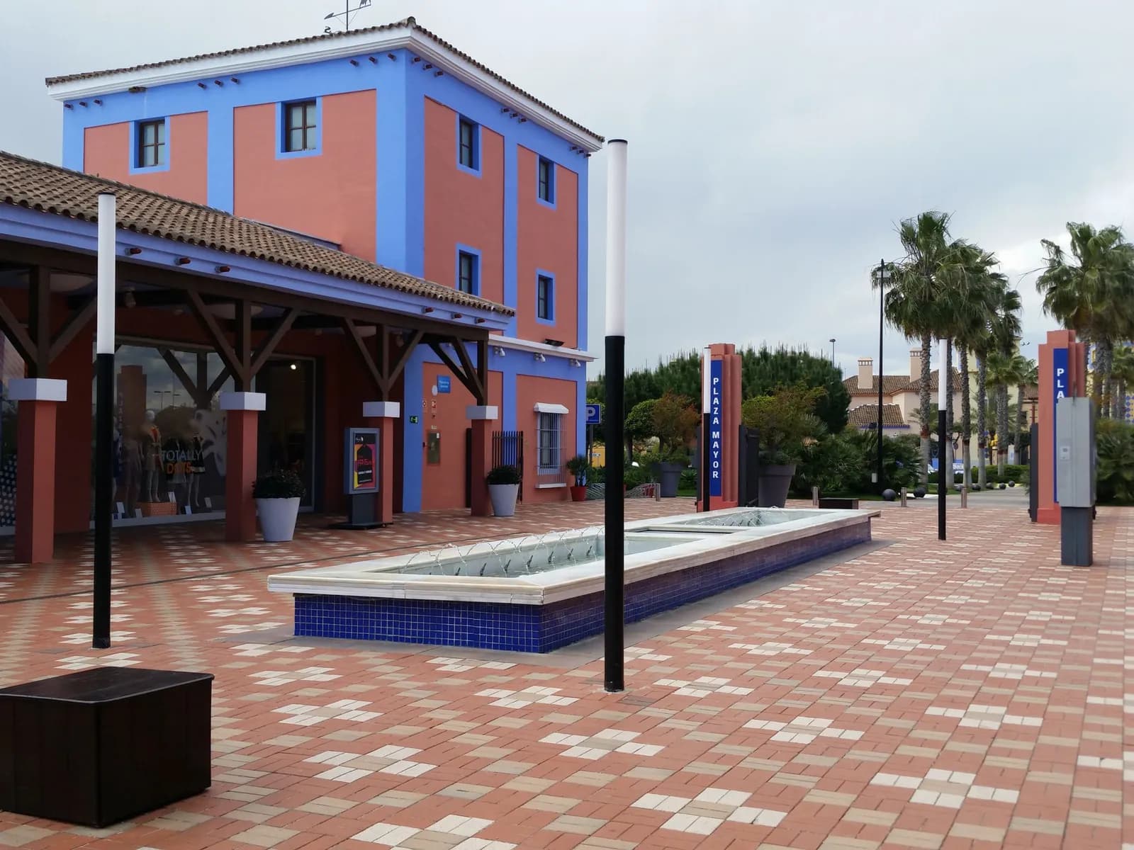 Aparcamiento gratuito en Calle de los Claveles en Torremolinos (Málaga)