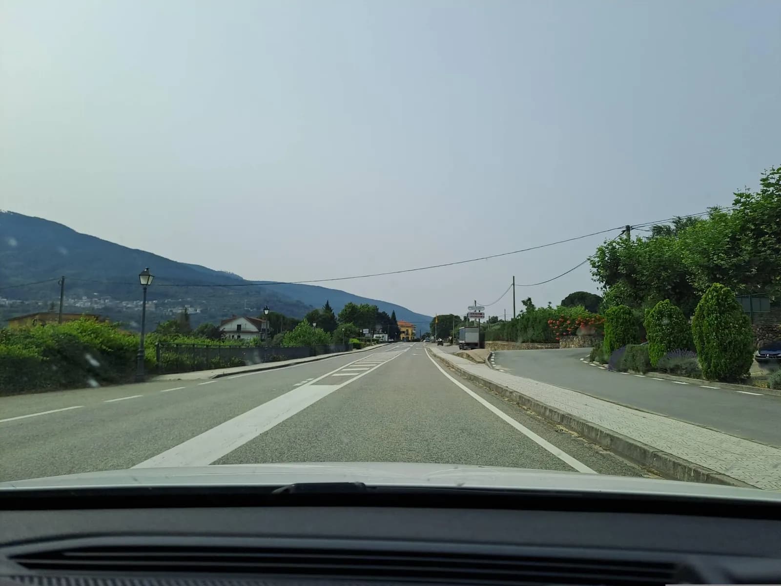 Aparcamiento gratuito en Calle de los Deportes en Mombeltrán (Ávila)