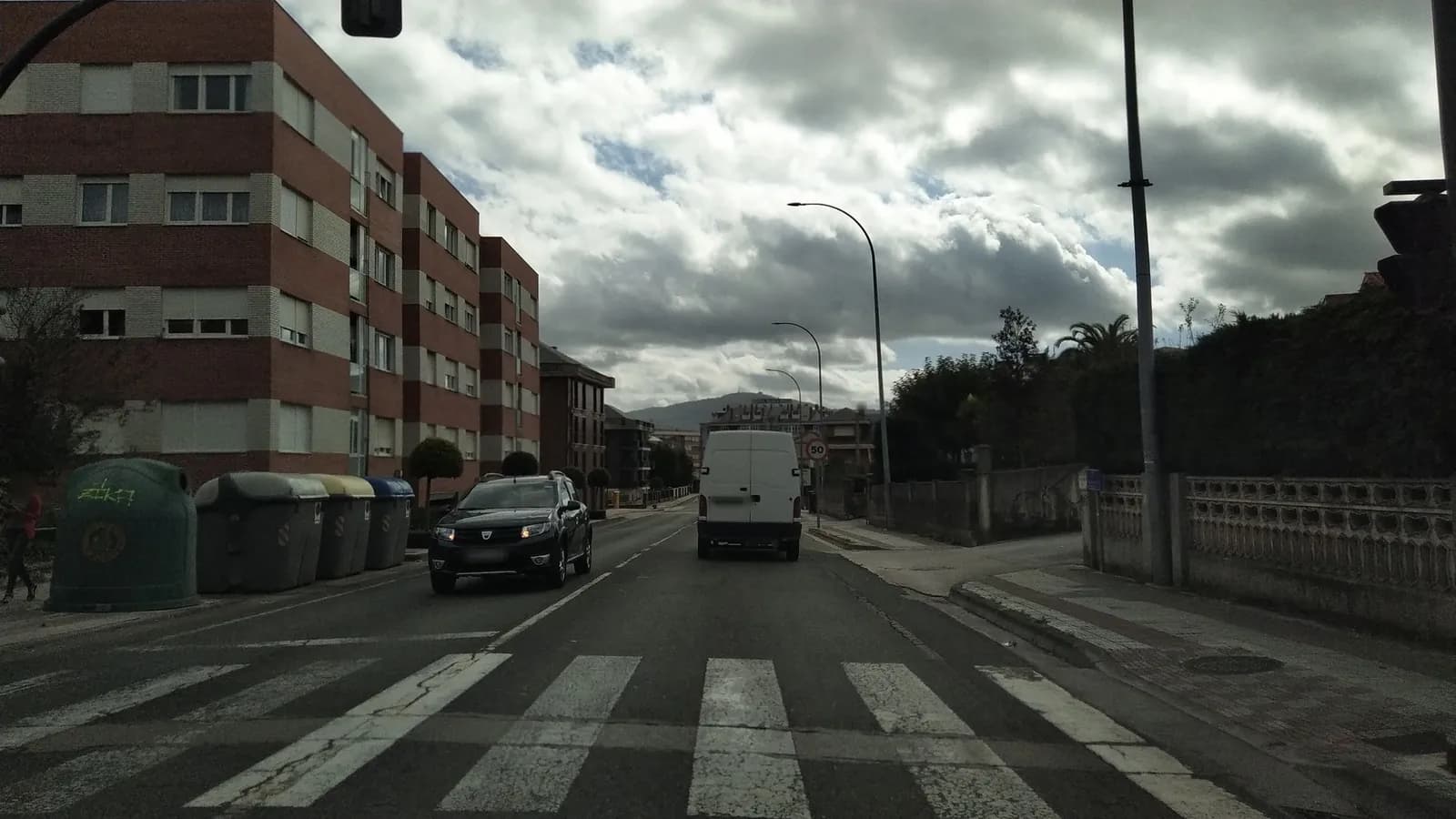 Aparcamiento gratuito en Calle de los Hermanos Torre Oruña en Camargo (Cantabria)