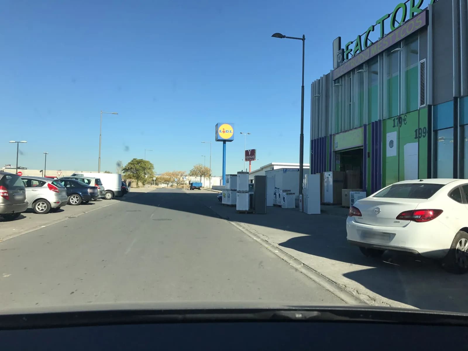 Aparcamiento gratuito en Calle de Luis Buñuel en Pulianas (Granada)