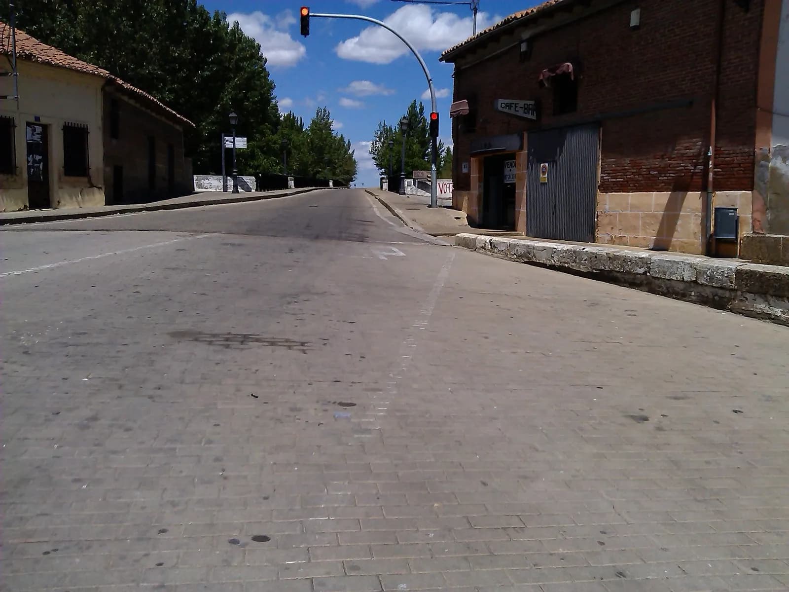 Aparcamiento gratuito en Calle del Puente en Mansilla de las Mulas (León)
