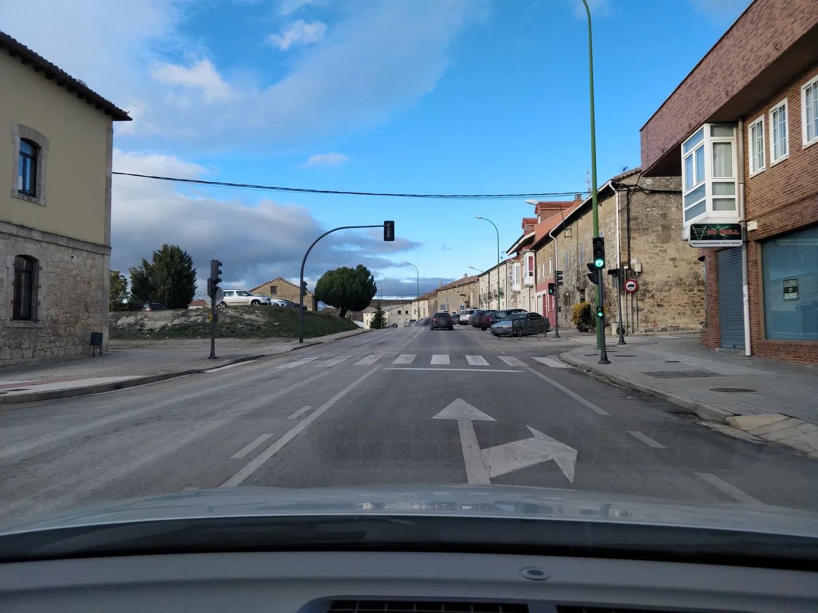 Aparcamiento gratuito en Calle el Parral en Alfoz de Quintanadueñas (Burgos)
